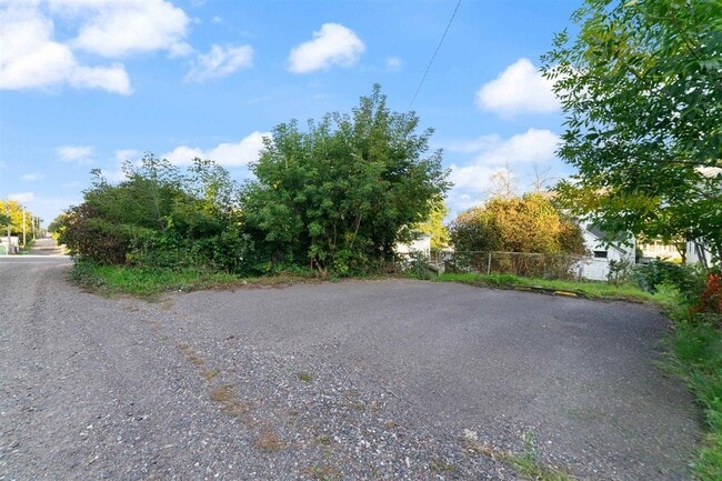 Photo - 325 E 8th St Unit 1