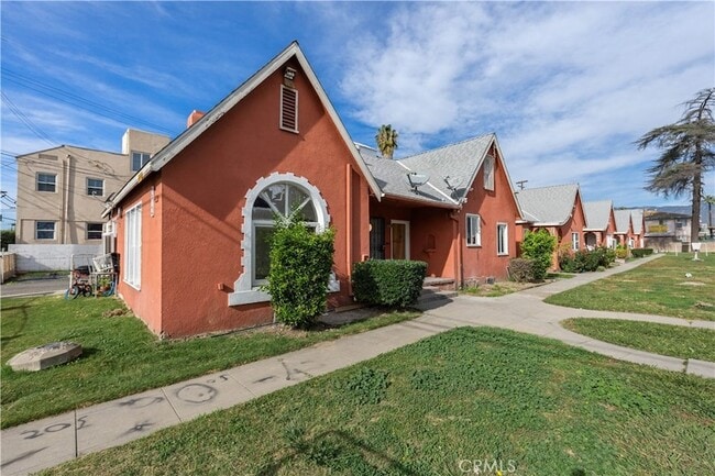 Photo - 266 W 9th St