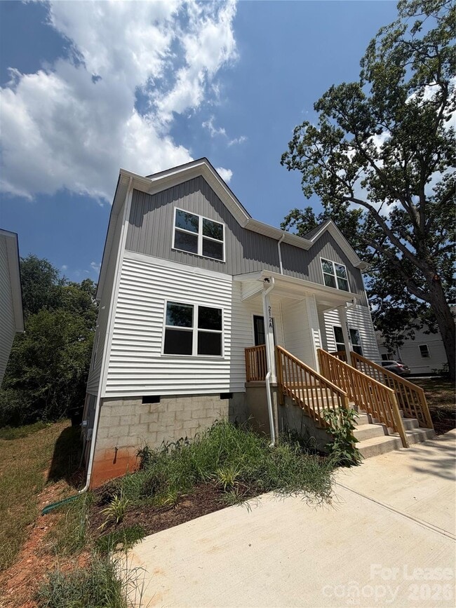 212 N Yadkin Ave