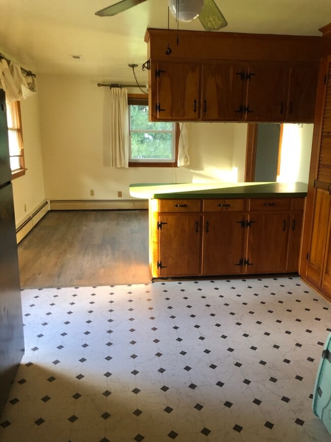 Photo - 1048 Hillwell Rd Unit House