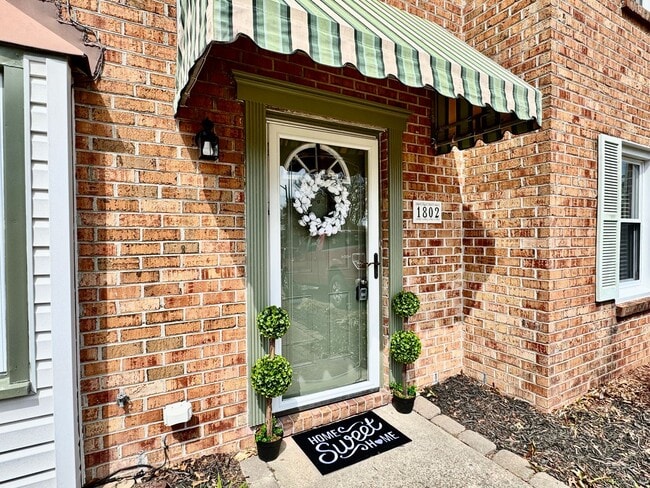 Photo - READY NOW!! Fenced Patio - Pet Friendly - Over 1,500 Square Feet!!