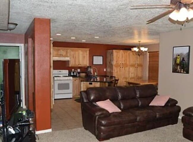 Photo - Beautiful 4 Bed, 2.5 Bath Home in the Cove Subdivision in Cedar City!