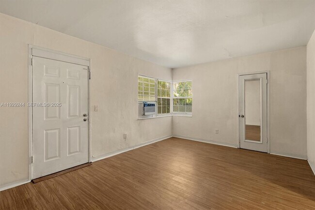 Photo - 4410 NE 2nd Ave Unidad 4412