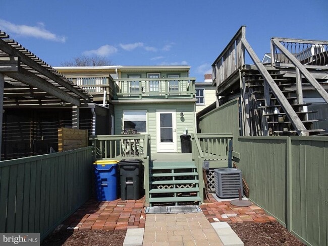 Photo - 213 E 2nd St