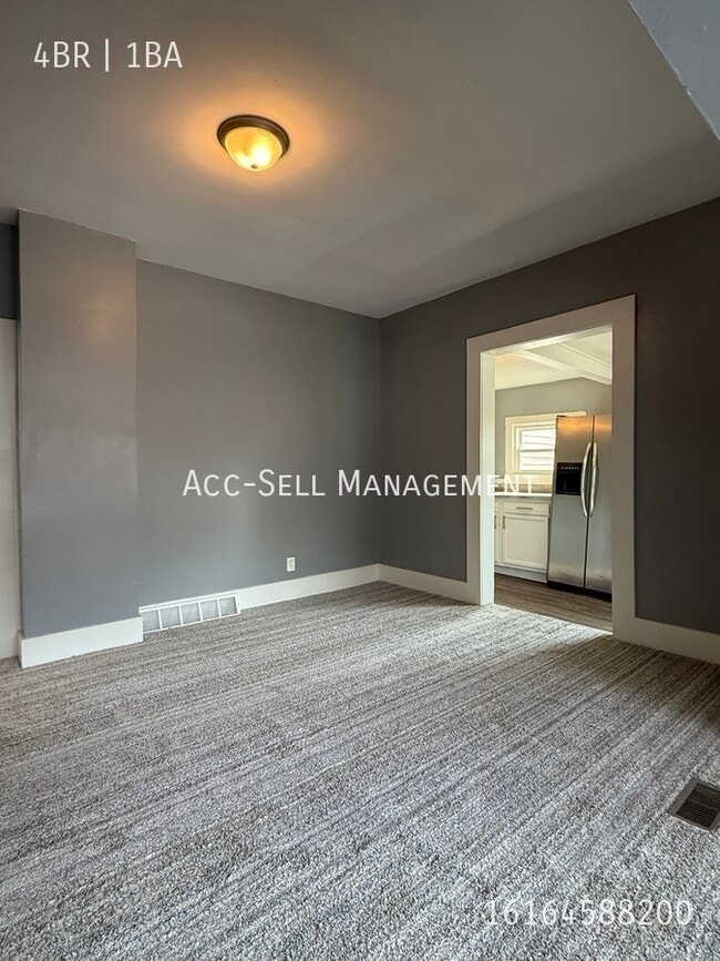 Photo - 419 Brenner St NE