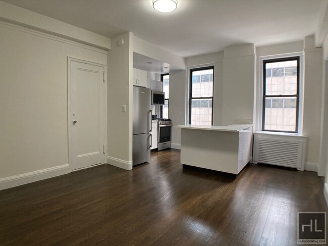 Building Photo - EAST 46 STREET Unit 8C