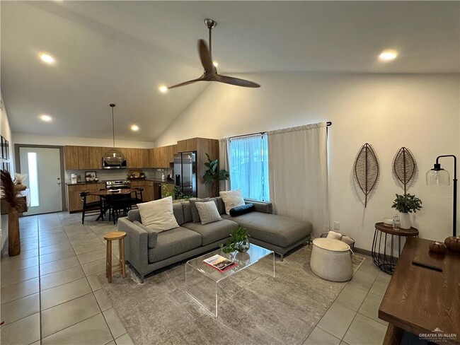 1308 E Iris Ave Unit 3