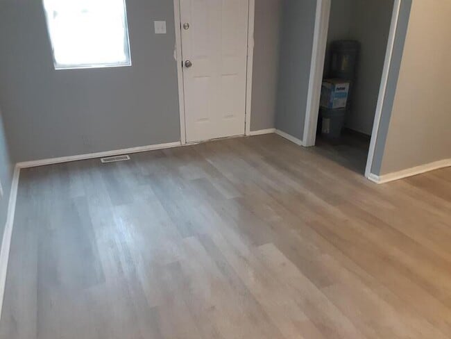 Photo - 2947 Lasalle St