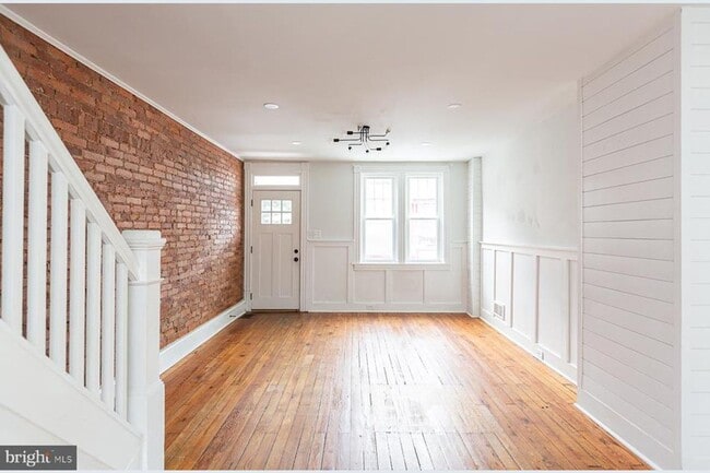 Building Photo - Charming 2 Bedroom Home with Modern Amenit...