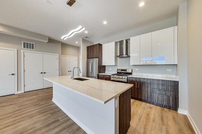 Photo - 8025 Skokie Blvd