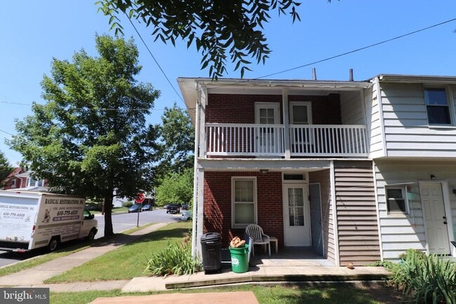 Photo - 301 N Waverly St