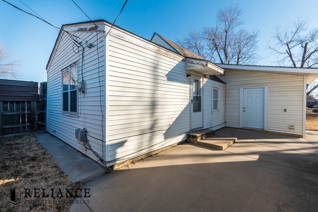 Photo - 615 N Doris St