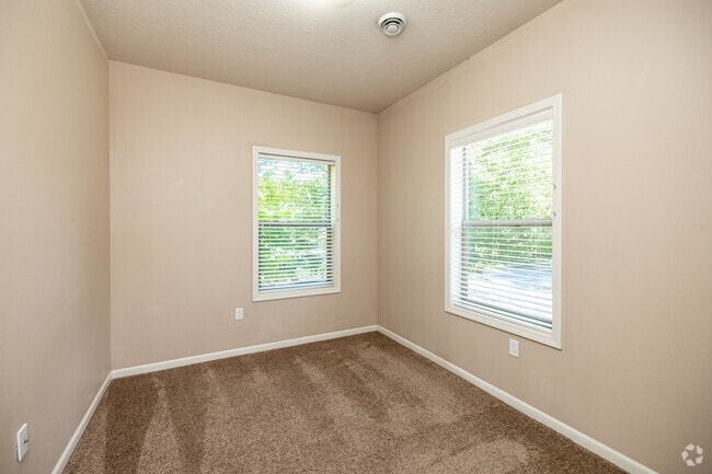 2BR + Den, 2BA - 870 SF - 444 Welch Apartments