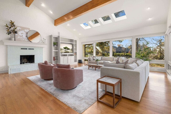 Building Photo - 515 NW D St Unit ID1346920P