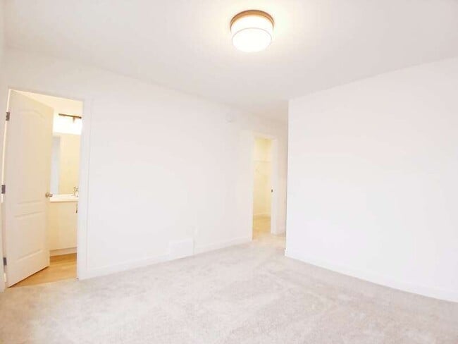 Photo - 1942-1209 209 St NW