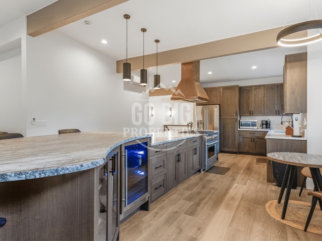 Building Photo - Luxury 5 Bedroom Single Family Home