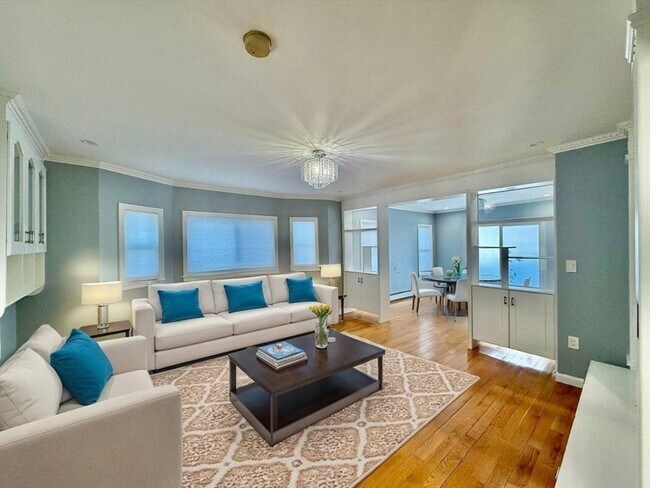 Photo - 305 Safford St Unit SF