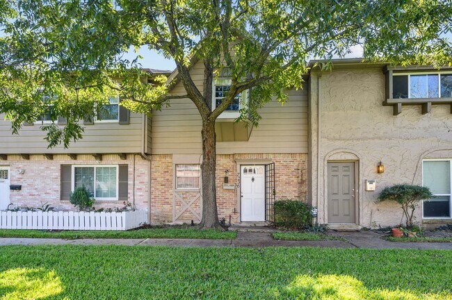 Photo - 7236 Crownwest St