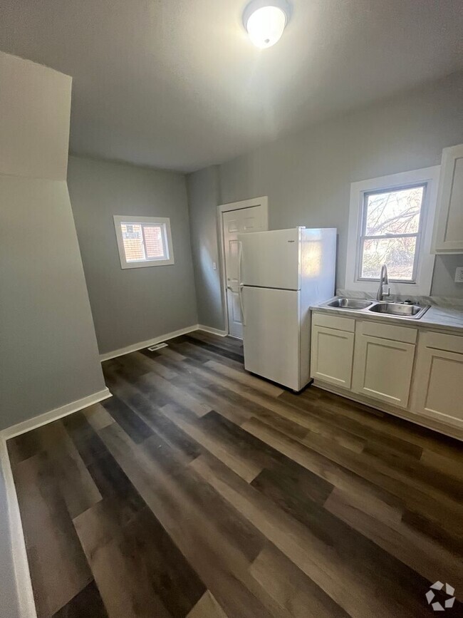 Building Photo - Gorgeous renovated 4 bedroom house!