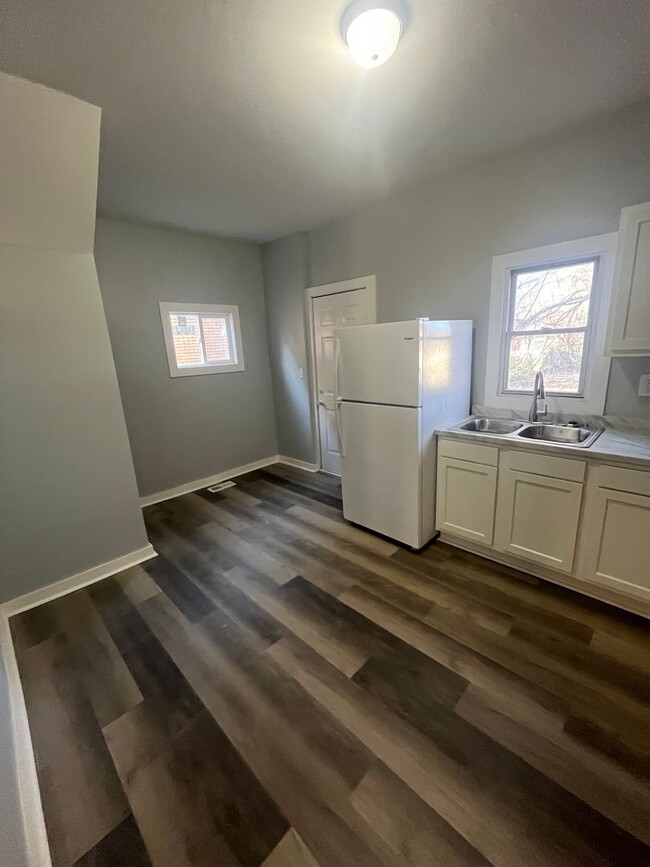 Gorgeous renovated 4 bedroom house! - Gorgeous renovated 4 bedroom house!