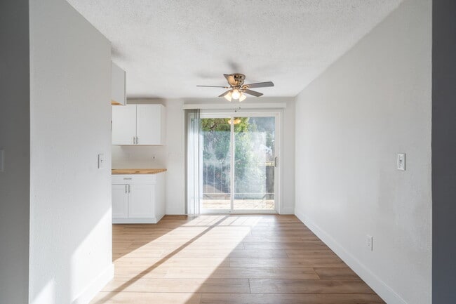 Building Photo - 159 SW Florence Ave Unit 59 Rental