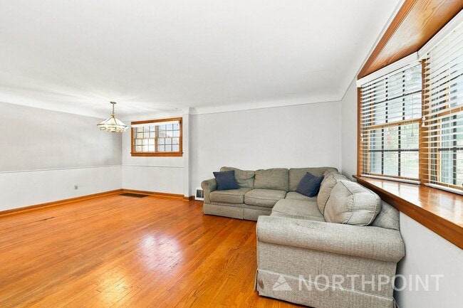 Photo - 3881 Matson Ave