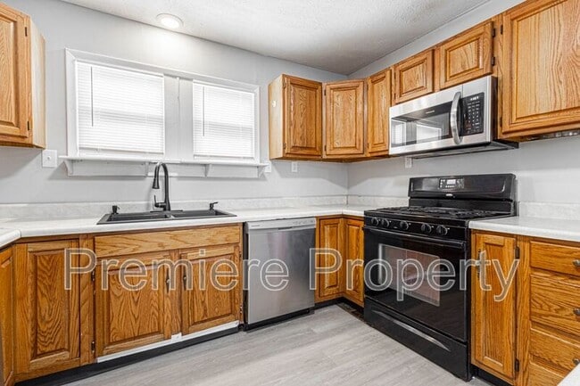 Photo - 11825 Roberts St