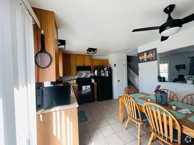Building Photo - Showings start on 7/10/25 - Great 3 BR 2 b... Rental