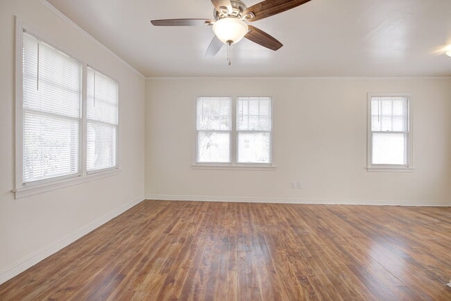 Photo - 401 S Berry Rd