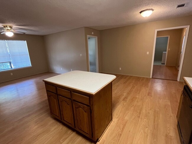 Photo - 406 Shadow Dr