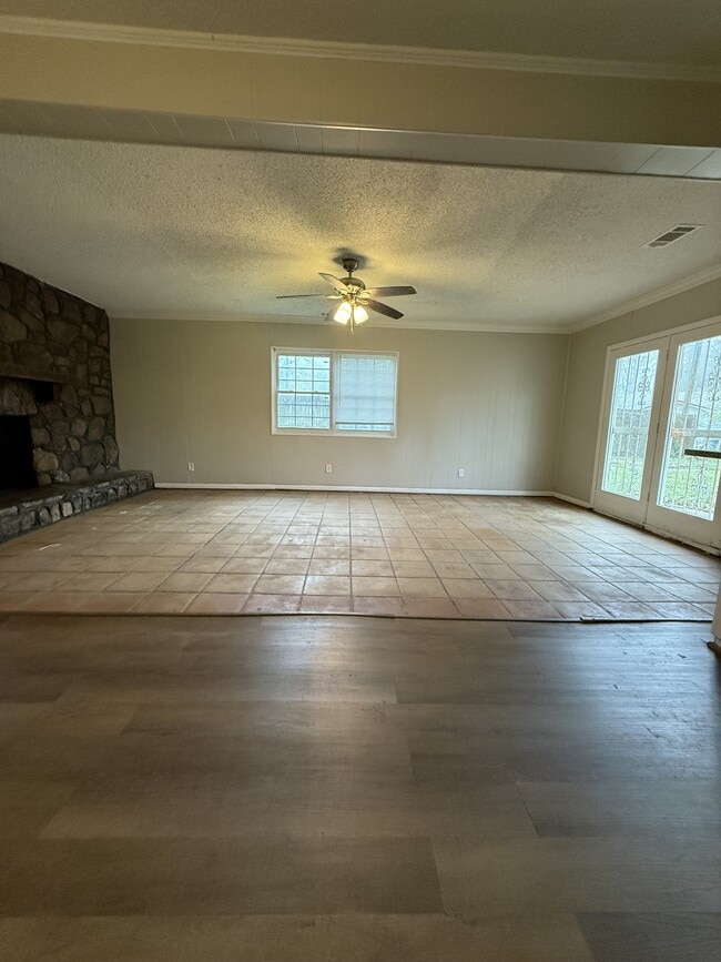 Photo - 537 Grant St