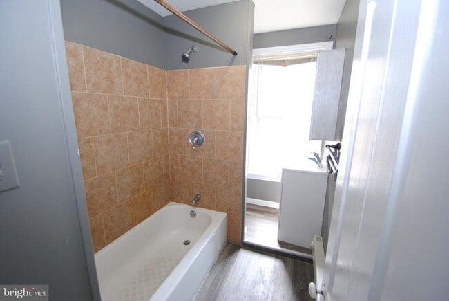 Photo - 317 E Union St
