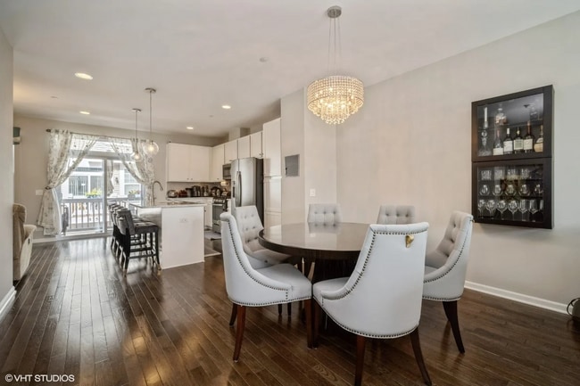 Photo - 850 Lexington Cir W