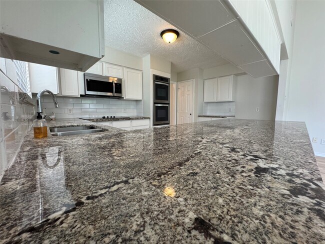 Photo - 22018 Elsinore Dr