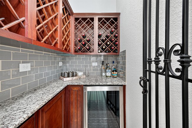 Photo - 122 Lindenberry Cir