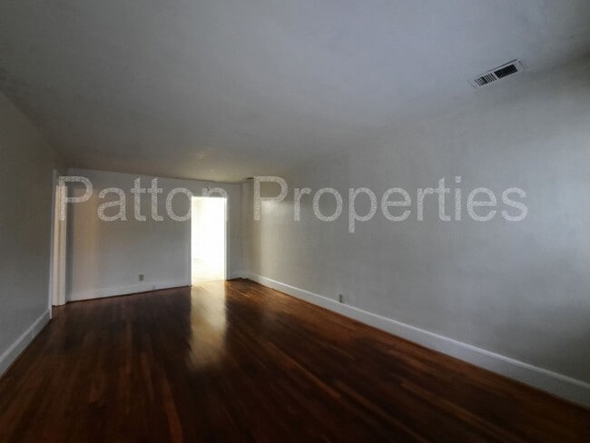 Photo - 1432-1434 Sunnyside Drive - Outside CoC - R13908-02-09 Unit 1434 Sunnyside Drive