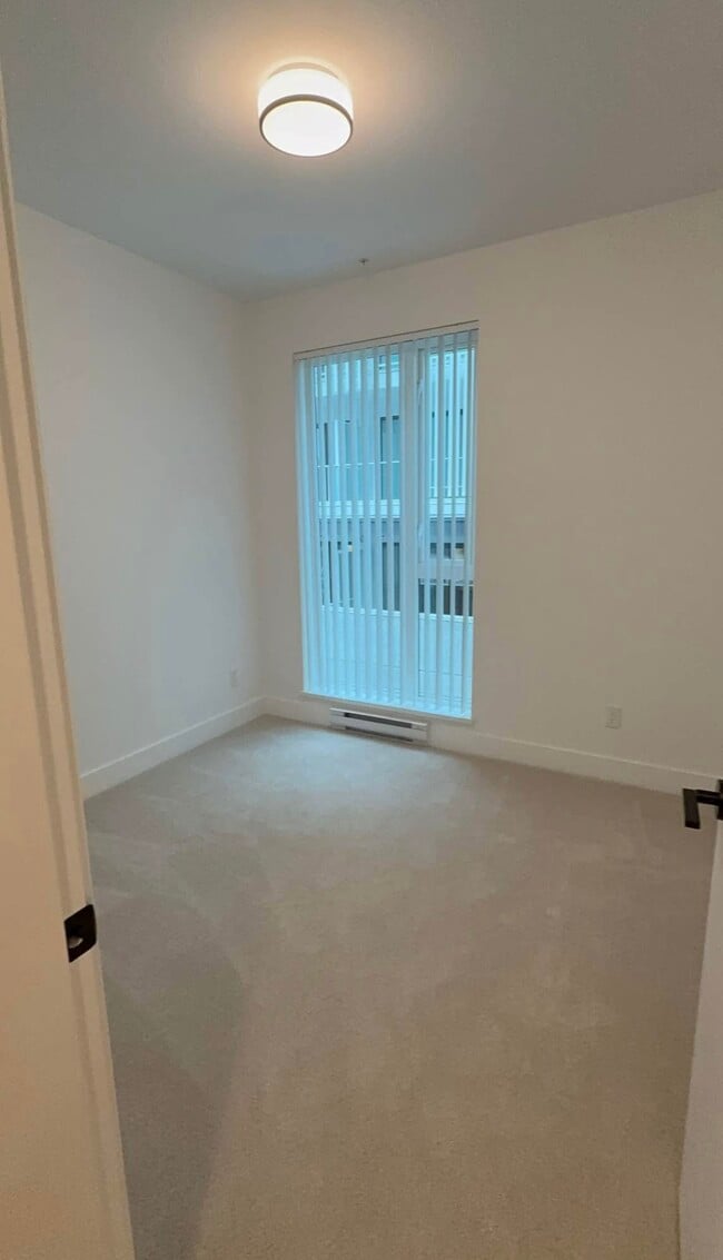 Photo - 3075 Murray St