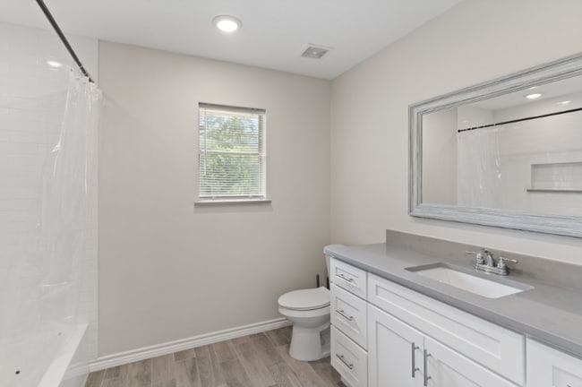 Photo - 648 Calcutta Dr