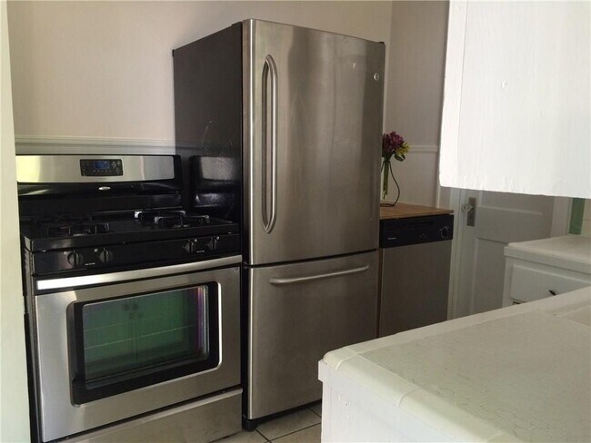 Photo - 202 E 31st St