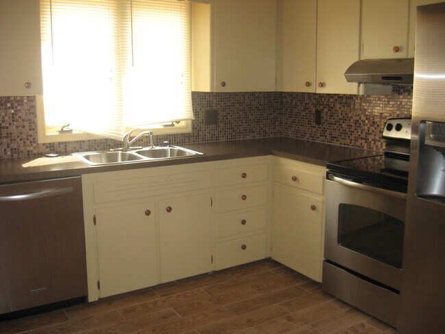 Photo - 5633 Parker St