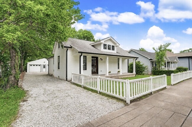 Photo - 353 9th Ave N