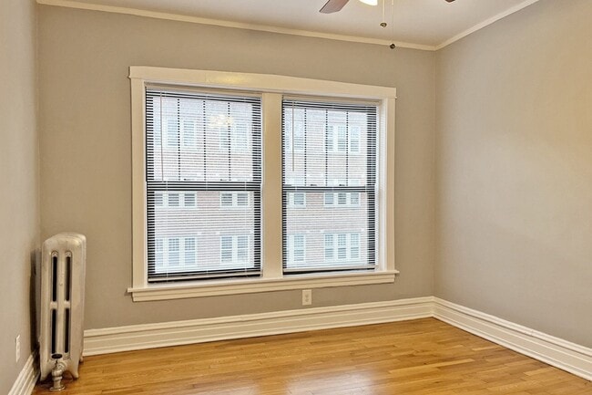 303B - 301-313 N. Oak Park Ave.