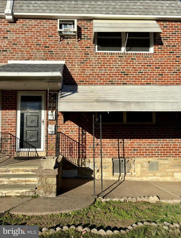 Building Photo - 825 Solly Ave Unit 1ST FLR.