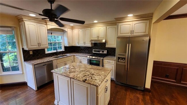 Photo - 310 Milesford Ct