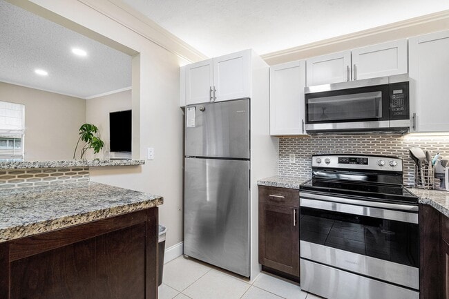 Photo - 142 Brittany Terrace
