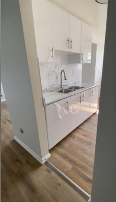 Photo - SOUTH ETOBICOKE RENOVATED UNIT - 2 BEDROOM 1 BATH - NEW kitchen Unité 1