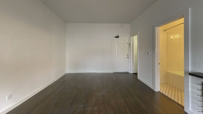 1461 W Sunset Blvd