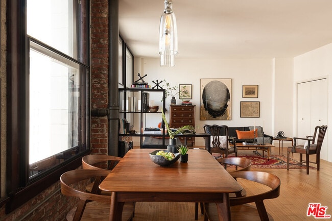 Photo - 460 S Spring St Unidad 1015