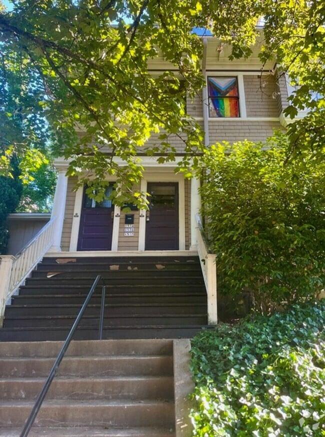 Building Photo - Huge Gorgeous 5 Bedroom 4 Bath Unit in SW ... Rental