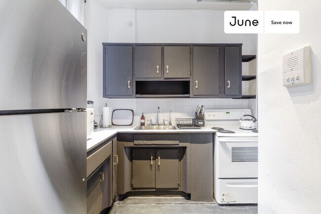 Photo - 400 W 20th St